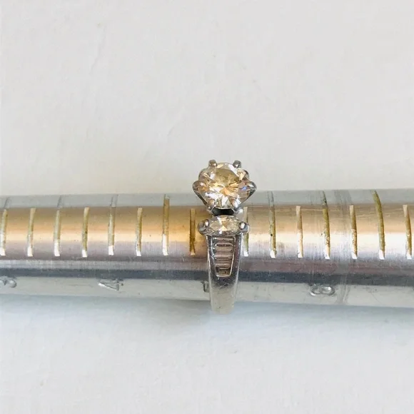 VINTAGE PLATINUM DIAMOND RING ROUND STONE MARQUISE - Picture 5 of 16